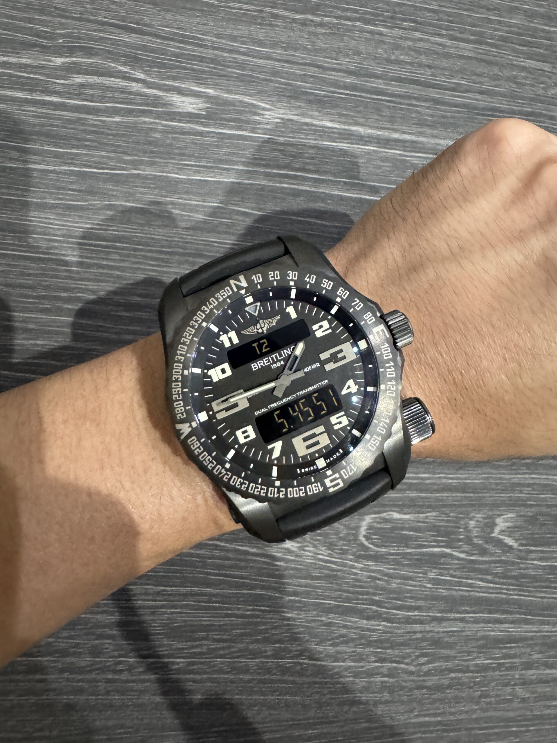 Breitling Professional Emergency Night Mission II 2 Titanium Black V76325U1/BC46 V76325221B1S1 51mm