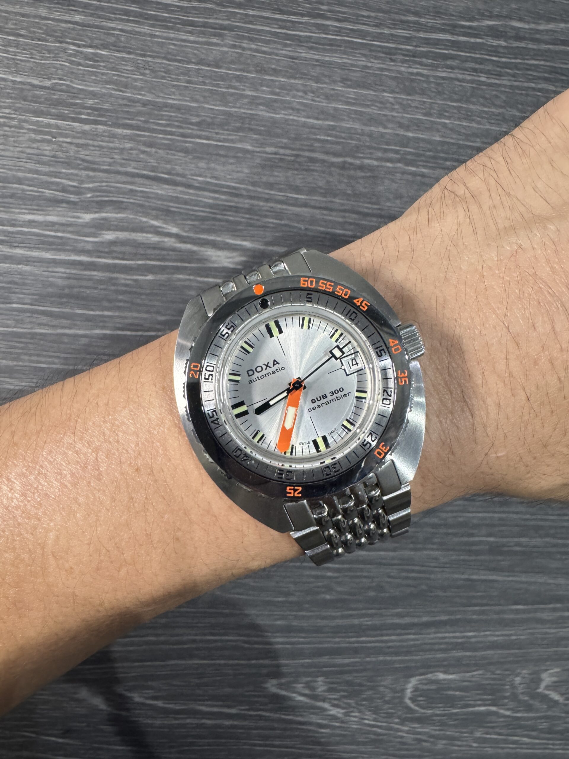 Doxa Sub 300 Searambler 42.5mm 821.10.021.10