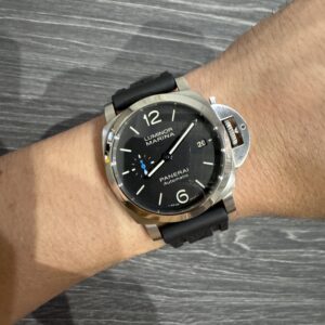Panerai Luminor Marina Quaranta 40mm Black Dial Pam 1372 01372 pam01372 pam1372