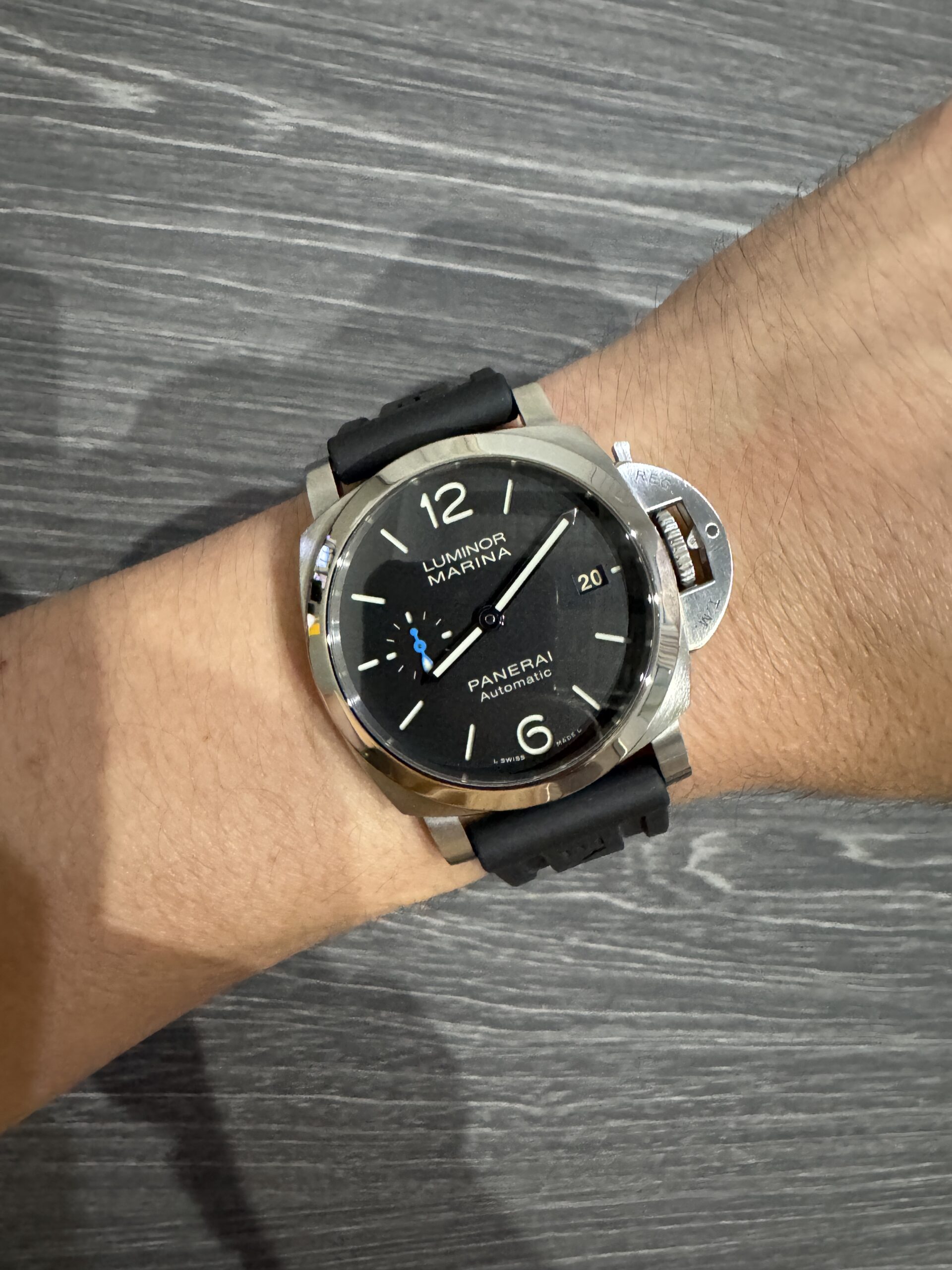 Panerai Luminor Marina Quaranta 40mm Black Dial Pam 1372 01372 pam01372 pam1372